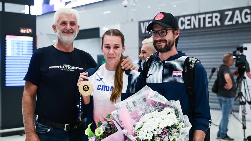 FOTO Emocije, sreća, prijatelji i obitelj na okupu! Europska heroina Sara Kolak je stigla kući
