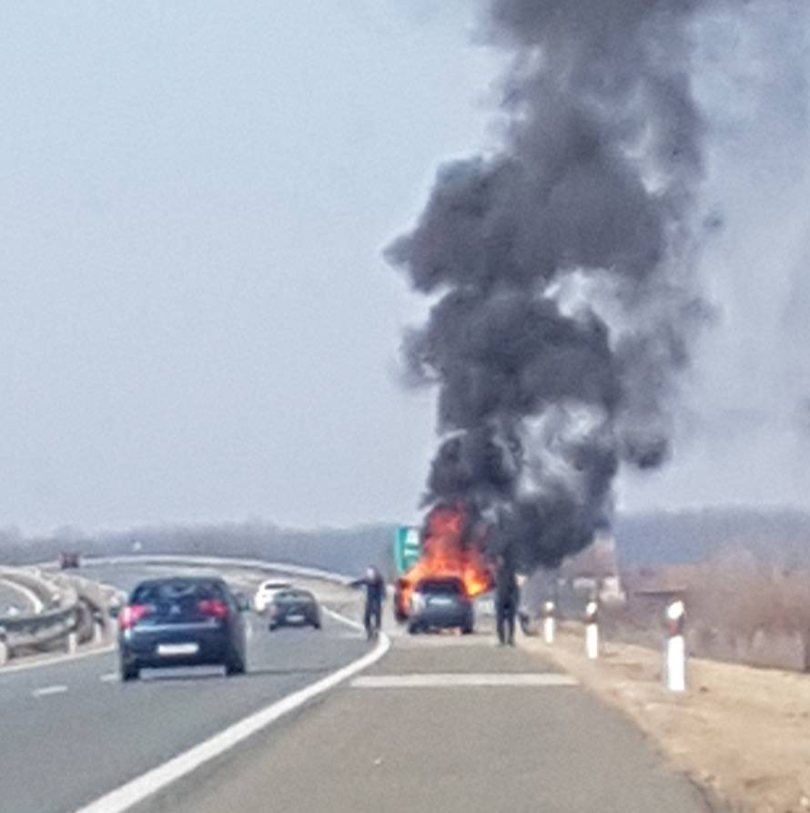 Buktinja na A3 kod Novske: Citroen je u potpunosti izgorio