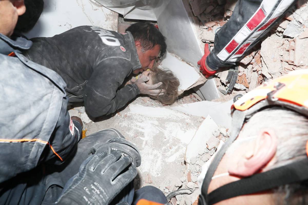 Curica (4) ostala zarobljena u ruševinama nakon potresa, spasili ju nakon četiri dana