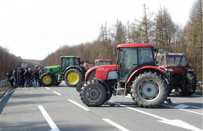 Seljaci će traktorima blokirati ceste u šest županija u zemlji