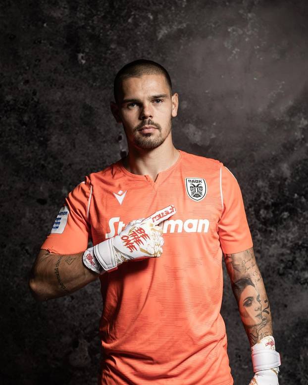 FOTO Pogledajte sjajne tetovaže golmana 'vatrenih'. Jedna ima posebno i duboko značenje...