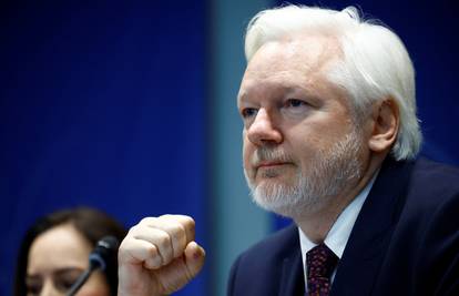 VIDEO Julian Assange prvi put u javnosti: 'Prava novinara u EU prostoru ozbiljno su ugroženi!'