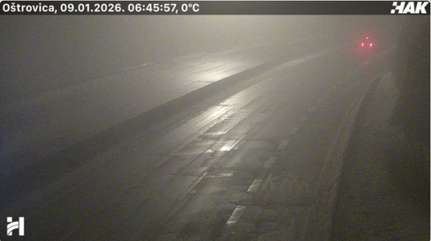 FOTO Snijeg, led i debeli minusi: Pogledajte stanje na cestama, u Lici i Dalmaciji pada snijeg