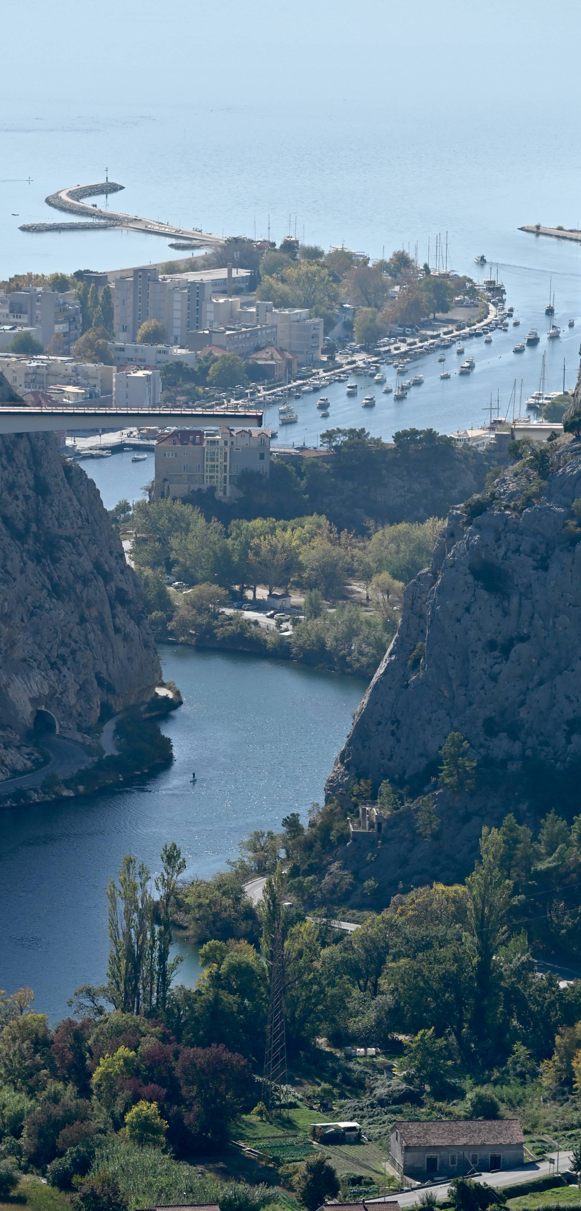 Omiš: Pogled na napredak gradnje najkompleksnijeg i najspektakularnijieg mosta u Hrvatskoj