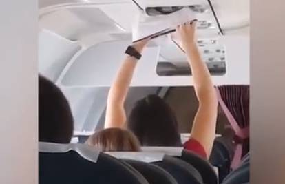 Mahala je gaćama 20 minuta: Žena u avionu sušila  svoj veš