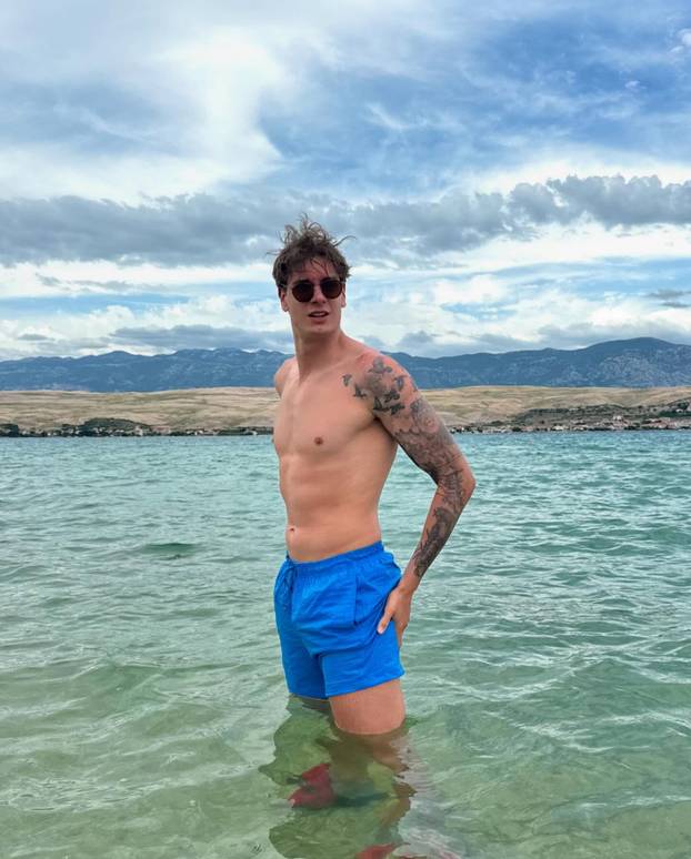 FOTO Najpoznatija Hrvatica na TikToku zaručila se za srpskog košarkaša. Pogledajte reakciju