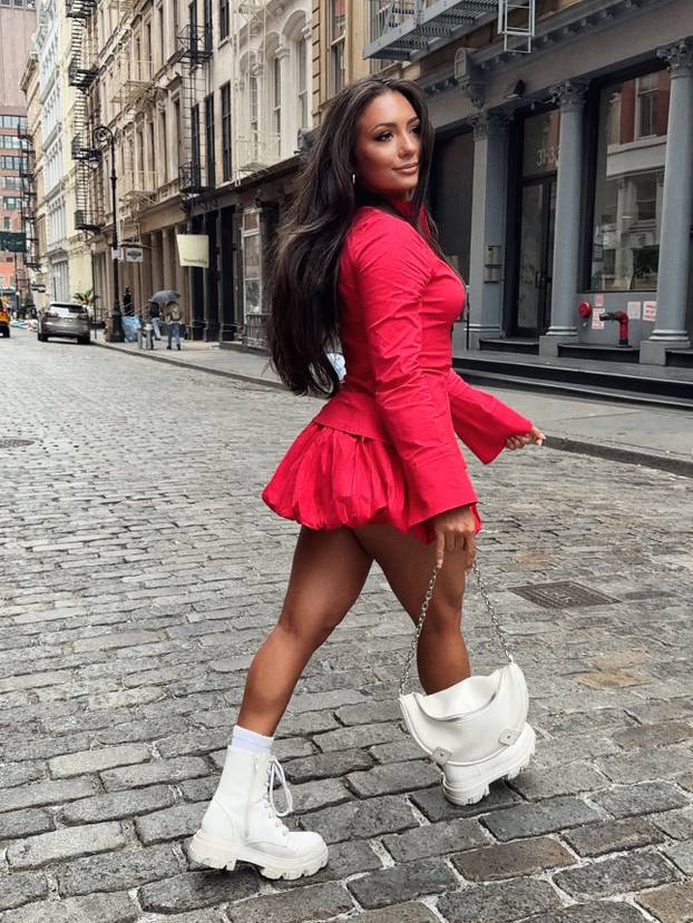 FOTO Zbog njezine figure mnogi ostaju bez riječi: Evo zašto Ashley privlači toliko pažnje