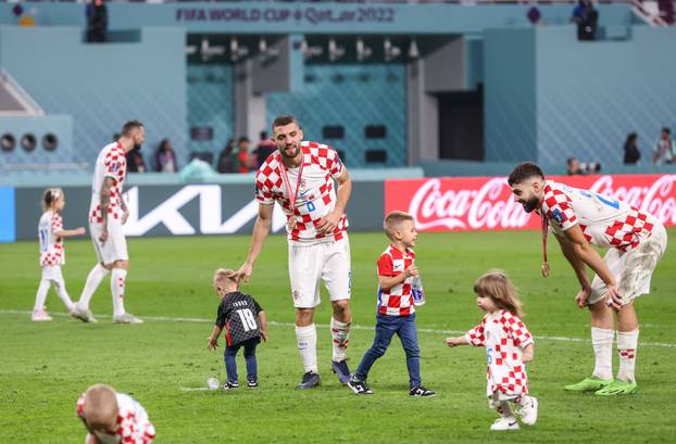 KATAR 2022 - Brončani reprezentativci fotografirali se sa svojom djecom