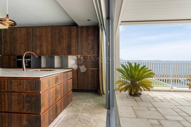 FOTO Pogledajte James Bond vilu u Ražancu! Prodaje se, a oglas je teško prepričati...