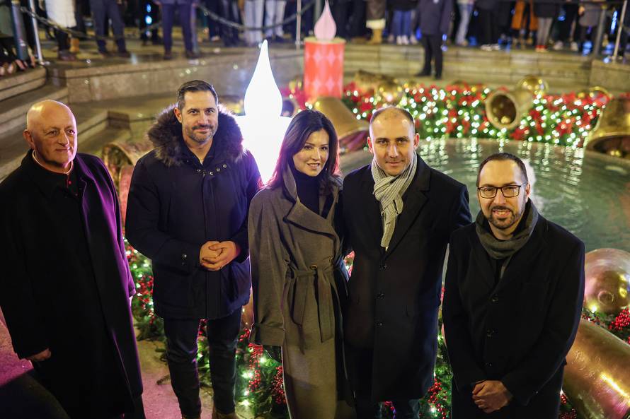 Zagreb: Paljenje prve adventske svije?e