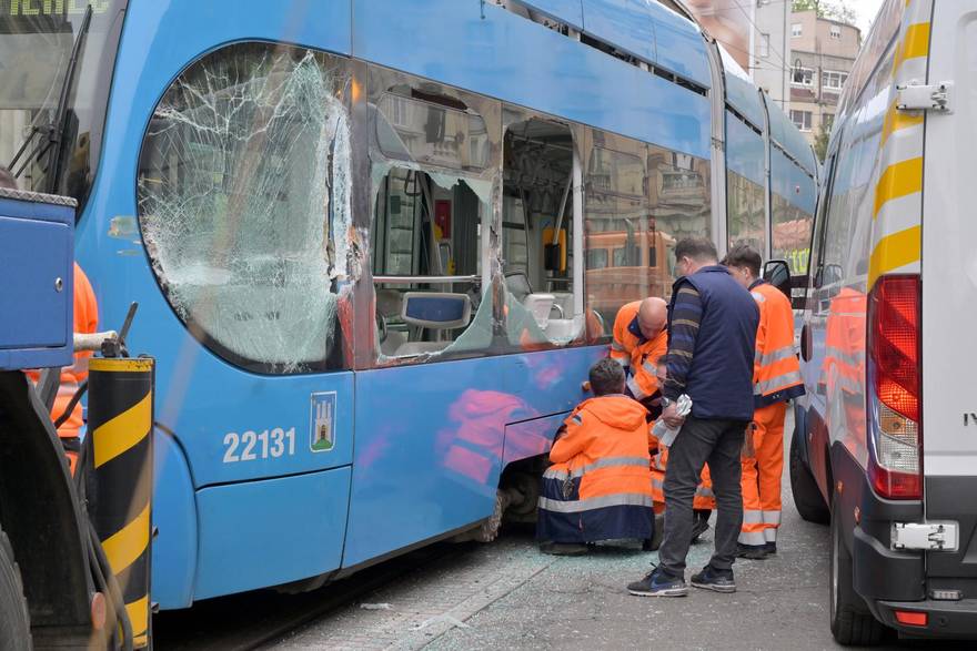 Zagreb: U Dra&scaron;kovi&cacute;evoj do&scaron;lo do sudara kamiona i tramvaja