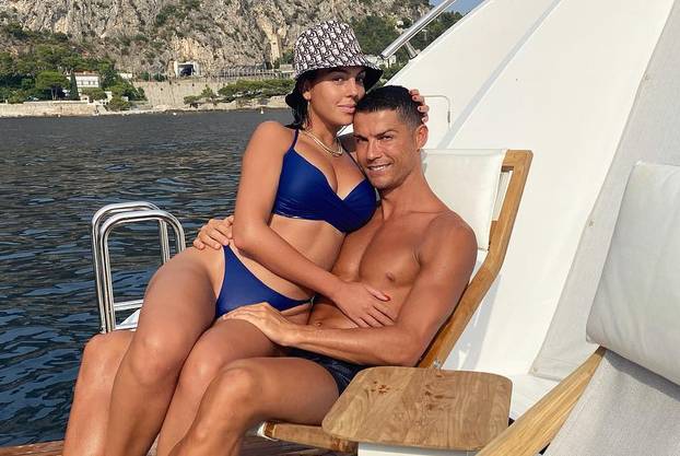 FOTO Živi život kao iz bajke: Pogledajte 100 izazovnih izdanja Ronaldove Georgine
