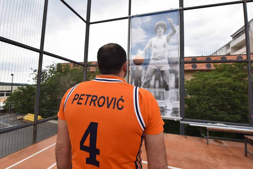 Kapetan nikad ne umire: Novi Draženovi baneri na Baldekinu