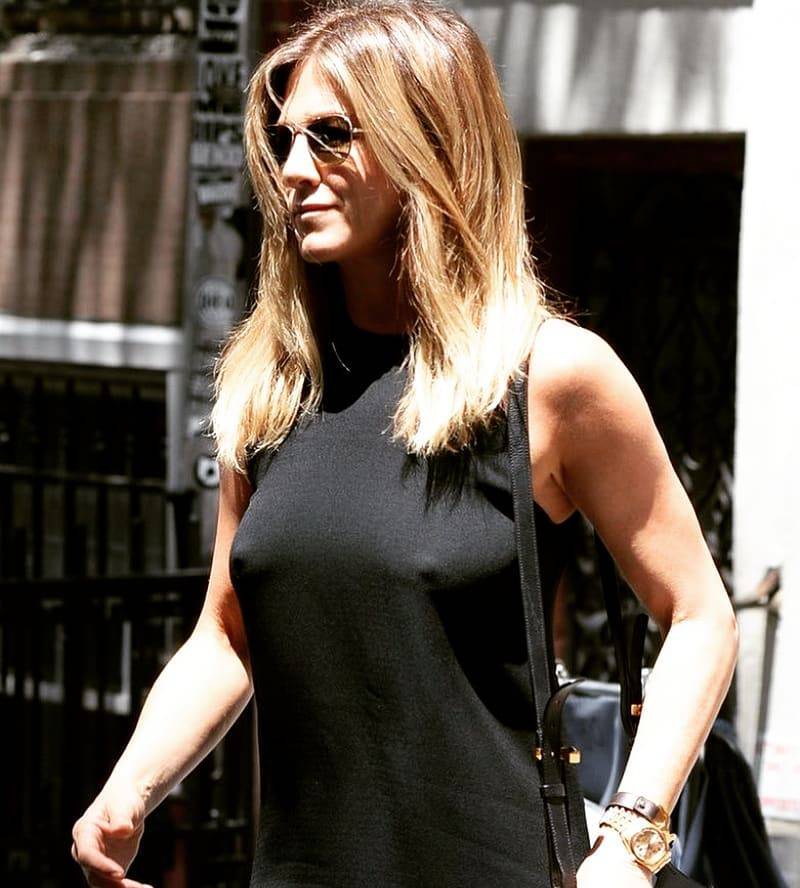 Vruće, vruće: Jennifer Aniston su u lateks haljini ispale grudi