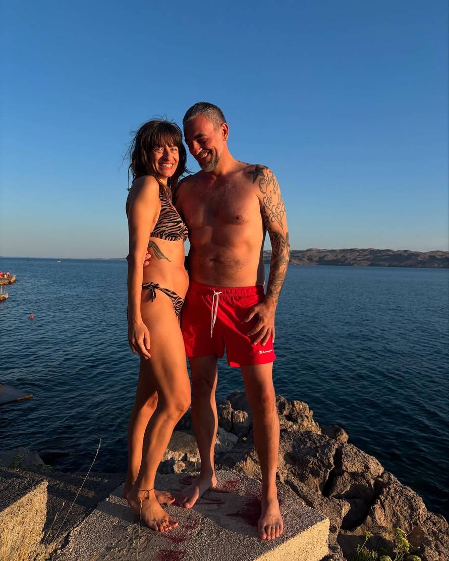 Sandi rijetko dijeli obiteljske fotografije, ali ova sa suprugom sve je osvojila! 'Predivan par'