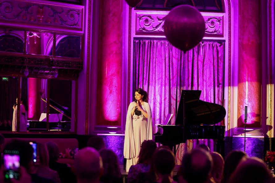 Iva Todorić, nakon što je bila na koncertima Ace Pejovića i Lepe Brene, došla slušati klasiku...