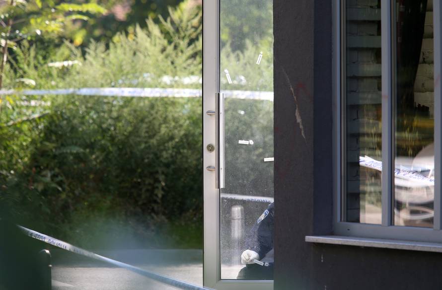 Bomba ispred kafića: Krhotine su pogodile slučajnu prolaznicu