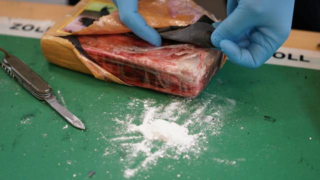 Customs seizes about 2.6 tons of cocaine in the port