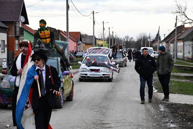 Donja Bebrina: Urnebesni pokladni utorak u Donjoj Bebrini