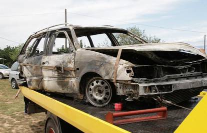 Auto se zapalio u vožnji pred tunelom Sveti Rok 