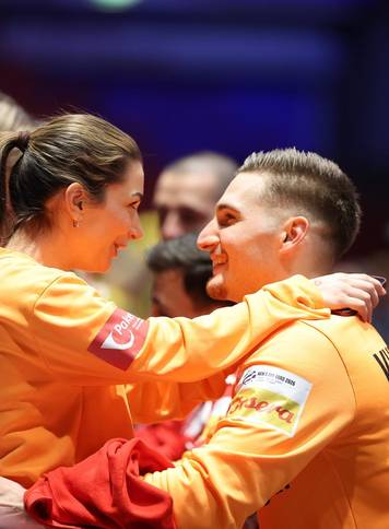 Malmo: Hrvatski rukometa&scaron;i slave pobjedu u zagrljajima i poljupcima svojih najmilijih