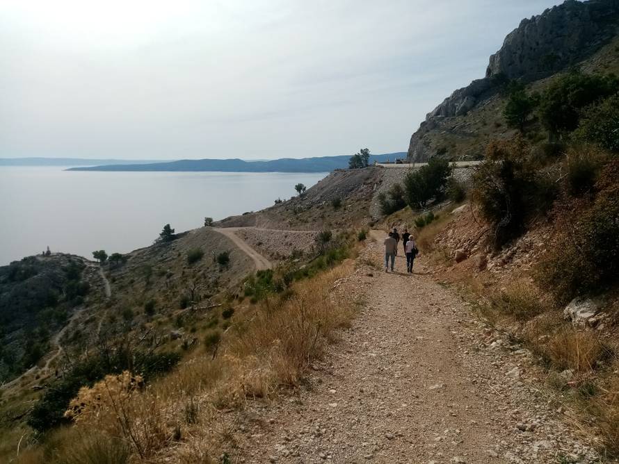 Bageri Inspektorata napokon stižu u Vruju! Pogledajte što će sve porušiti u prekrasnoj uvali