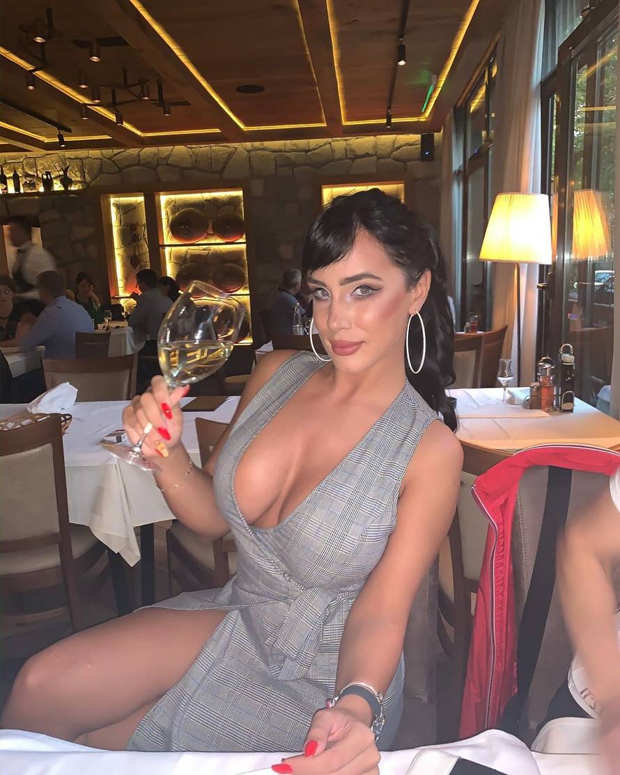 Snimaju porno filmove, mlate se i skidaju na svakom koraku