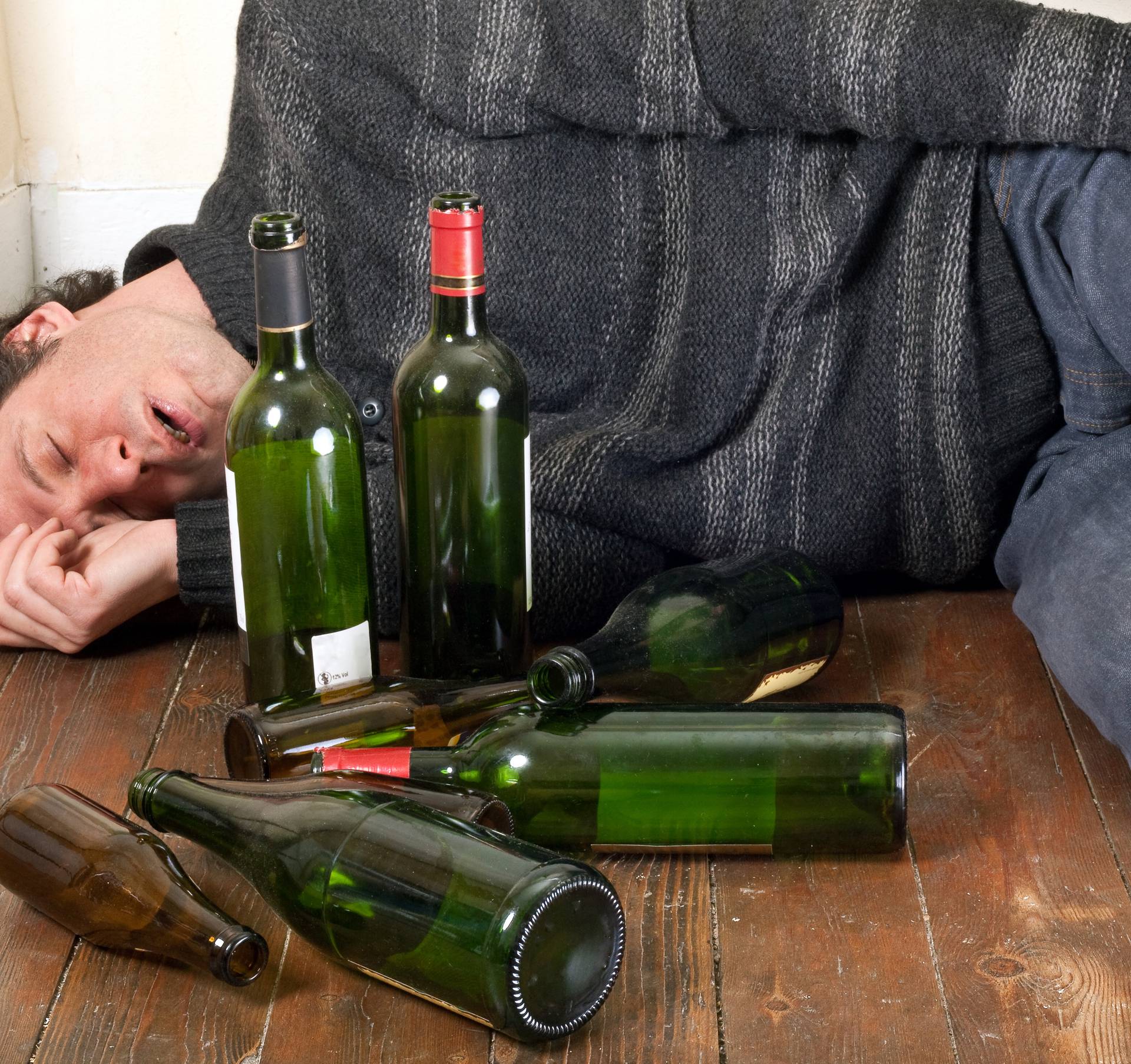 10 ranih znakova alkoholizma - alarmi koje ne smijete ignorirati