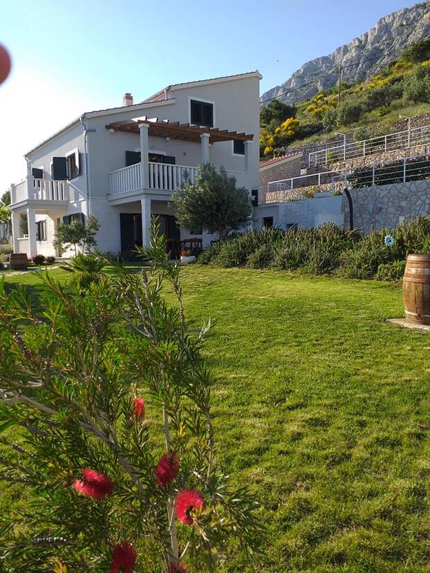 FOTO Ovo je Budimirova vila Pokora: Na ilegalnom katu su biljar i terasa, bazen će rušiti...