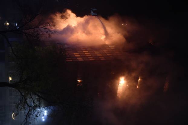 Zagreb: Pozar u Vjesnikovom neboderu