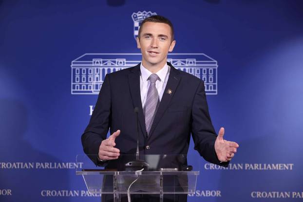 FOTO Ovako bi naše političarke i političari izgledali da ih Marko Grubnić provuče kroz filtere