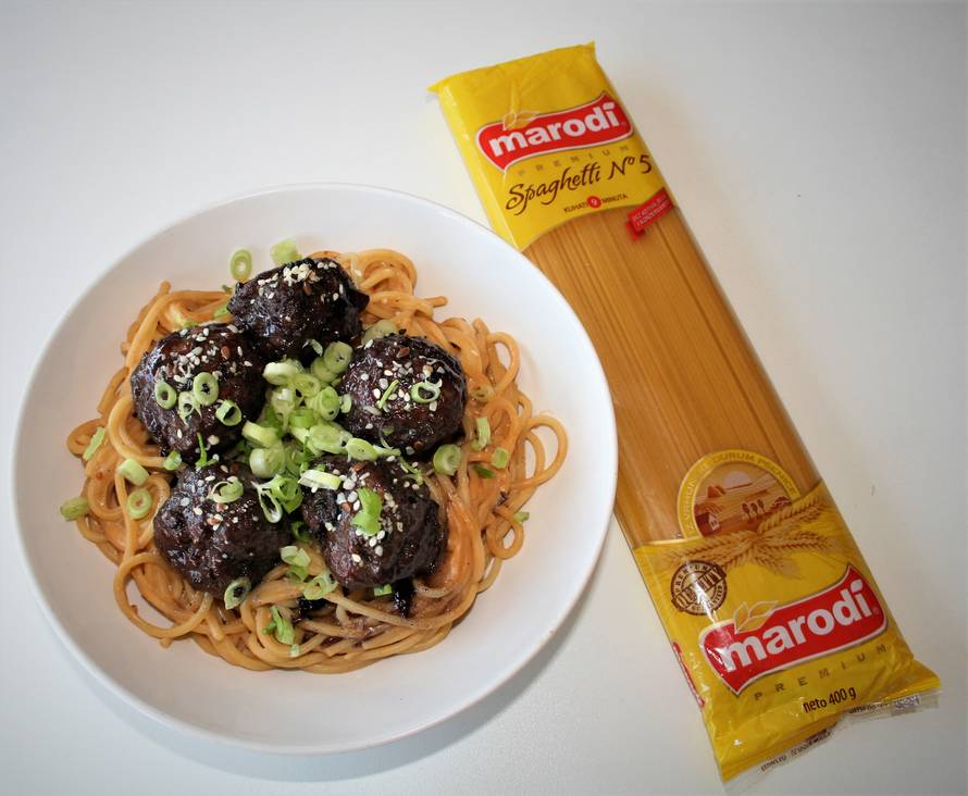 Čudesna tjestenina u 'kombi' s kikirikijem, ćuftama i jabukama