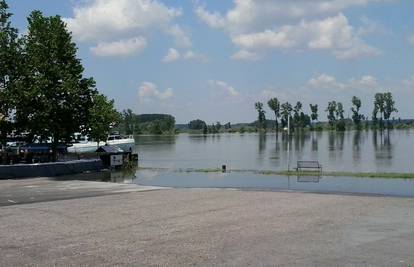 U Osijeku sve pod kontrolom, vodni val seli prema Vukovaru