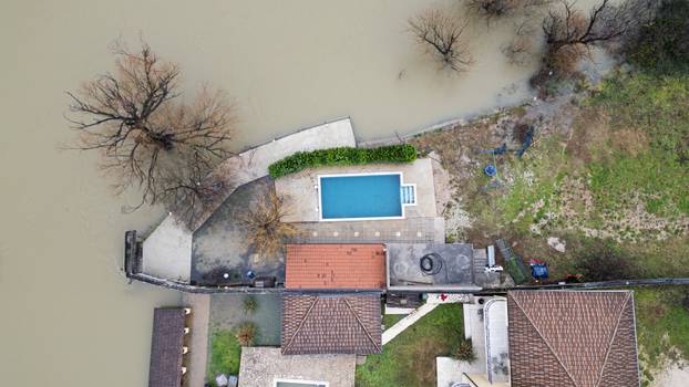 Mostar: Pogled iz zraka na poplavljena područja uz rijeku Bunu