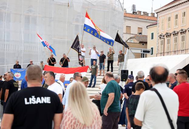 Šibenik:Odrzan je 'Prosvjedni skup protiv financiranja FALIŠ-a i svih ostalih protuhrvatskih dogaðanja'