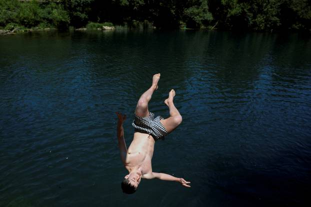 Residents and tourists battle heatwave in Podgorica