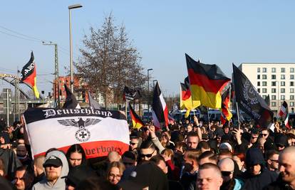 FOTO Stotine neonacista su se okupile u Berlinu, marširali su pod sloganom 'Za zakon i red'