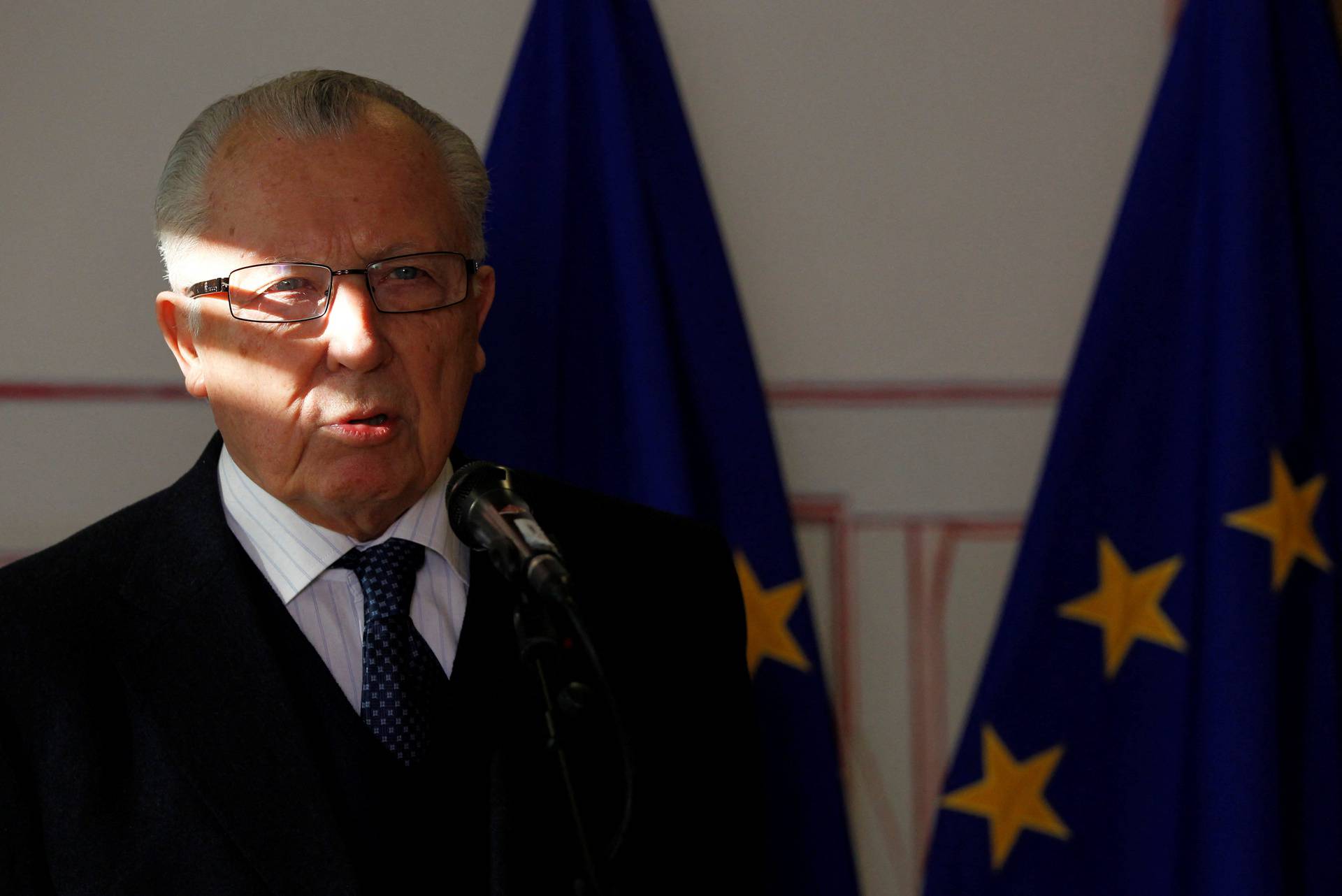 FILE PHOTO: Former EU Commission President Delors speaks during a news conference with EU Commission President Barroso in Brussels