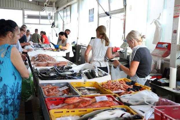 Šibenik:Bogata ponuda ribe na sibenskoj ribarnici.