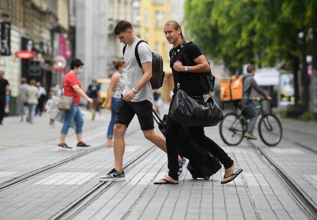 'Vatreni' pod maskama: Kovačić i Ćaleta jedini ih nosili, drugi ne