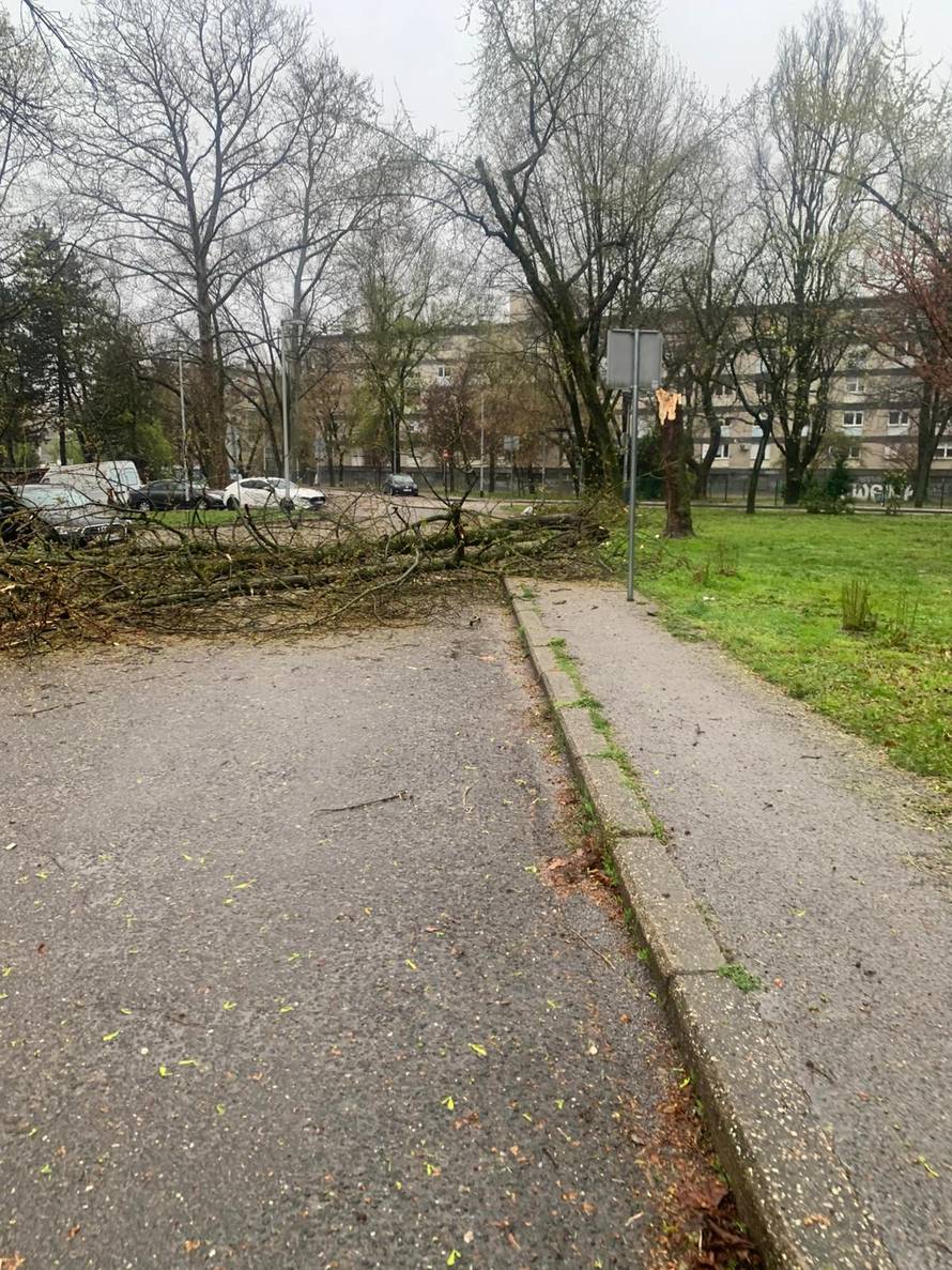 OZLIJEĐENI VATROGASCI  Učenici ostaju u domu na Sljemenu