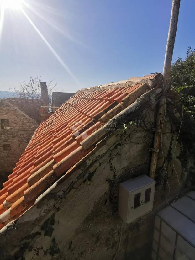 FOTO Pogledajte kućicu od 16m2 koju prodaju u Dalmaciji, ima i mini kuhinju. Cijena iznenadila!