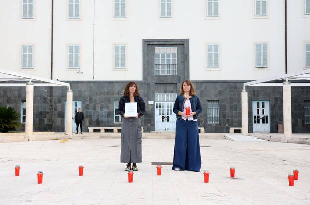 Šibenik: Molitelji krunice ispred Gradske uprave