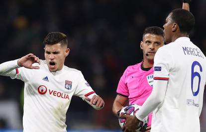 Zaustavi se, vjetre: Lyon izbacio igrača jer je stalno - prdio?!