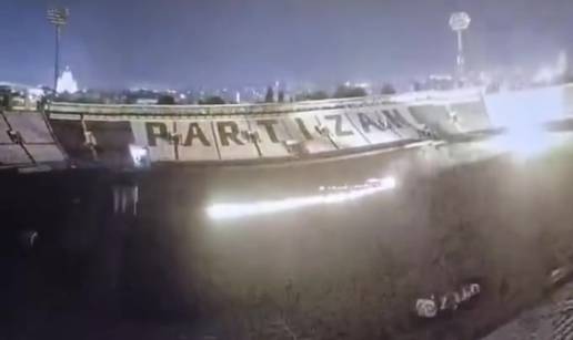 VIDEO Noćna akcija u Beogradu: Grobari provalili na svoj stadion i zapalili teren tik uoči derbija!?