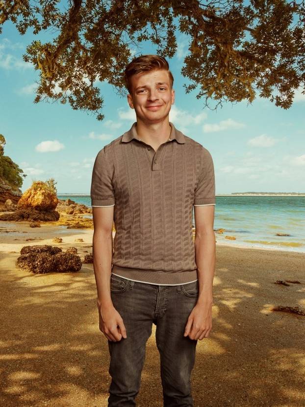 FOTO Na ovom hrvatskom otoku snimao se bizarni reality show s djevcima! Pogledajte fotografije