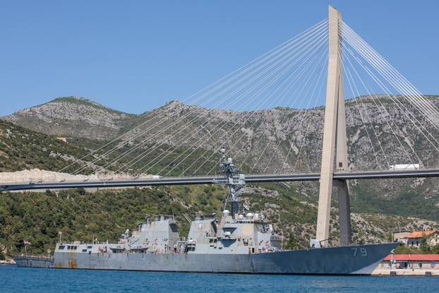 Dubrovnik: U luku uplovio razarač američke mornarice USS Oscar Austin 