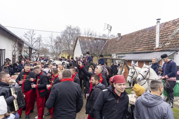 Đakovački bušari – pokladno jahanje u Širokom Polju