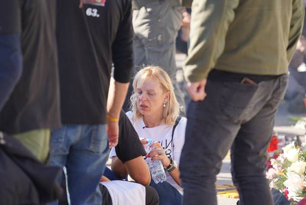 Novi Sad utihnuo na 16 minuta za sve poginule u nesreći u padu nadstrešnice