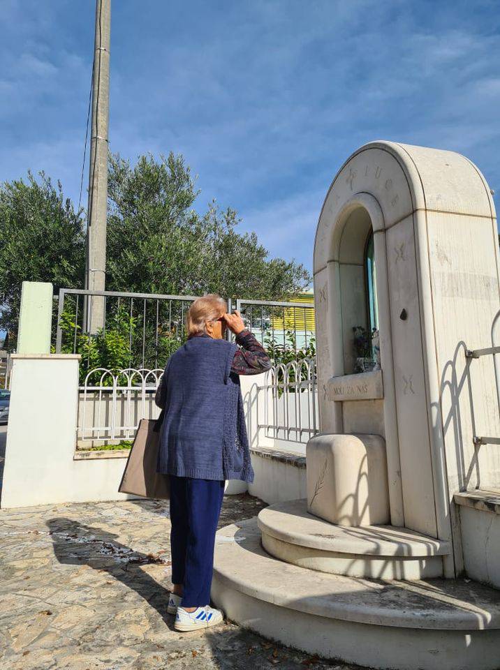 Kipu Majke Božje u Kaštelima odrubili glavu i sve zalili bojom